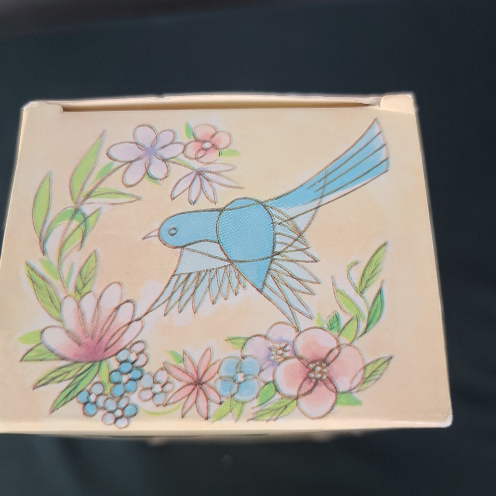 Avon BIRD-IN-HAND. Soap dish and 3 " Special Occasion" Soaps FLASH SALE - Picture 8 of 10